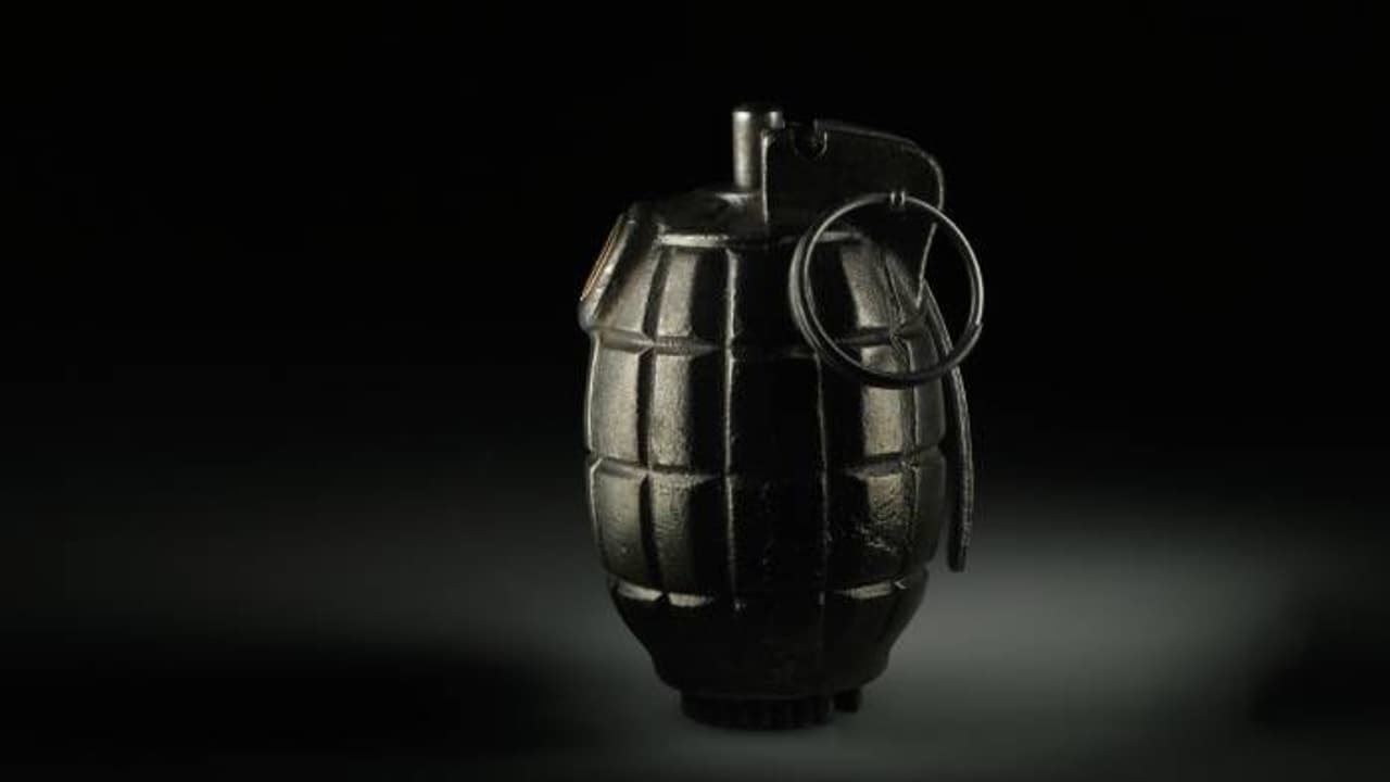 മുൻകാമുകിയുടെ വീടിന് നേരെ ഗ്രനേഡ് എറിഞ്ഞു, കാമുകൻ സ്‌ഫോടനത്തിൽ മരിച്ചു