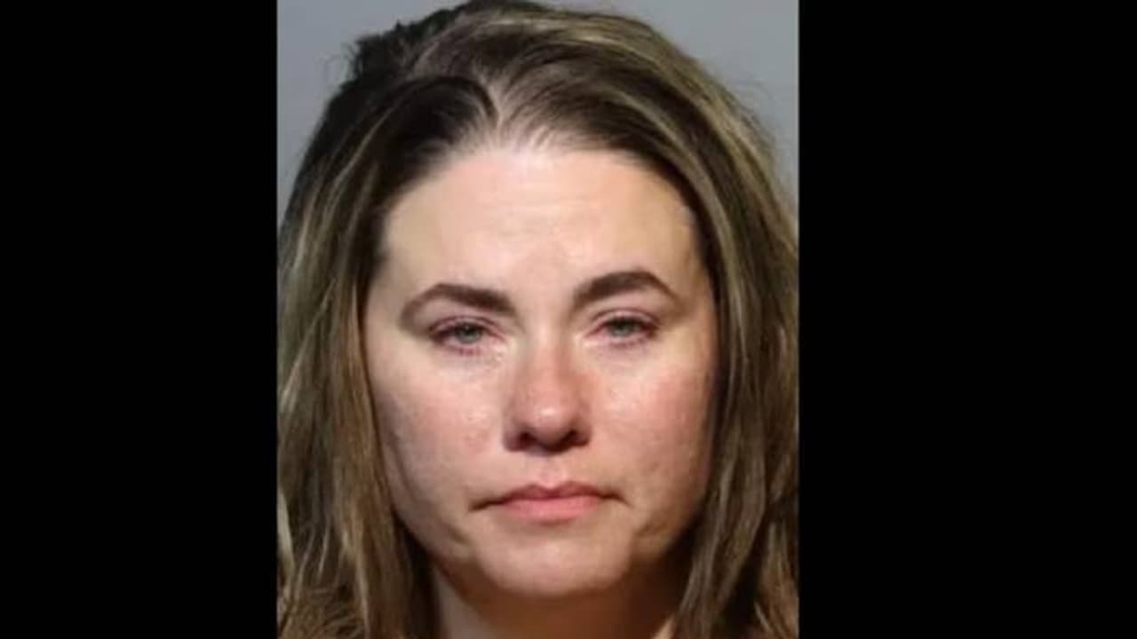 വിമാനയാത്രയ്ക്കിടയിൽ 'തടിച്ചി' എന്ന് വിളിച്ചതിന് കുട്ടിയെ തല്ലി, യുവതി അറസ്റ്റിൽ