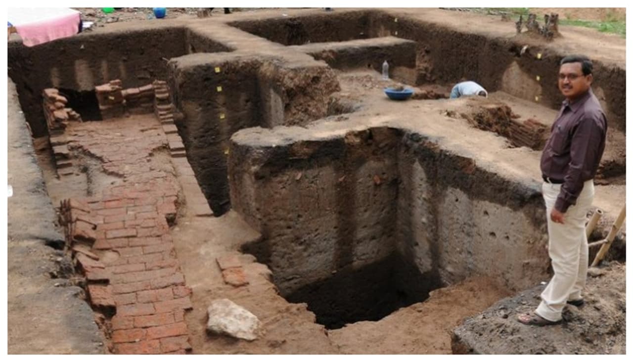 'കാലം' തിരുത്തണമെന്ന് എഎസ്‌ഐ, പറ്റില്ലെന്ന് ആര്‍ക്കിയോളജിസ്റ്റ്; വീണ്ടും വിവാദമായി ദ്രാവിഡ ചരിത്രം 