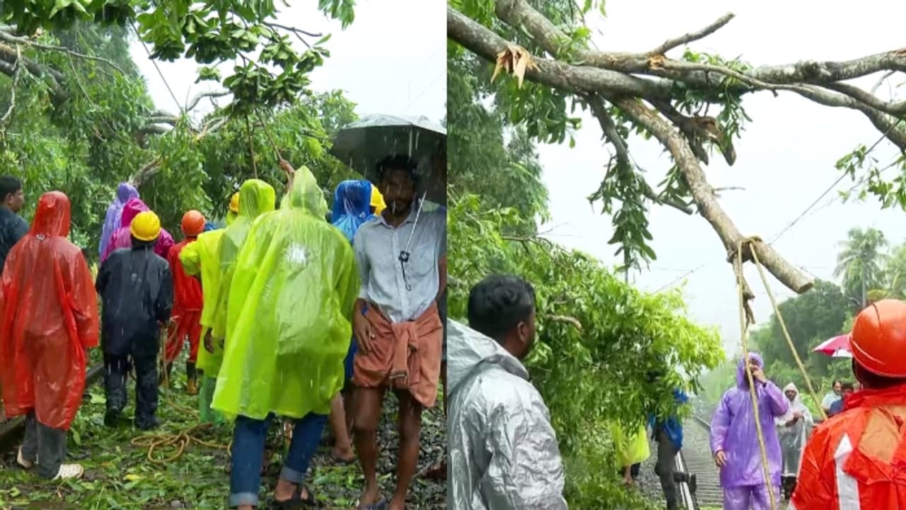 മഴക്കെടുതിയിൽ താളം തെറ്റി ട്രെയിൻ ഗതാഗതം; വിവിധ ട്രെയിനുകൾ വൈകിയോടുന്നു