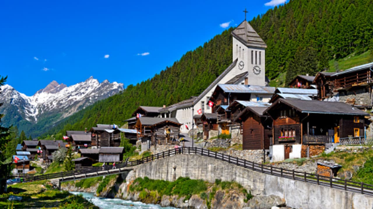 ഇനിയില്ല ഈ ഗ്രാമം... ഒഴുകിയെത്തിയത് വൻ മഞ്ഞുമല, നിമിഷങ്ങൾക്കുള്ളിൽ തകർന്നടിഞ്ഞ് 'ബ്ലാറ്റൻ' 