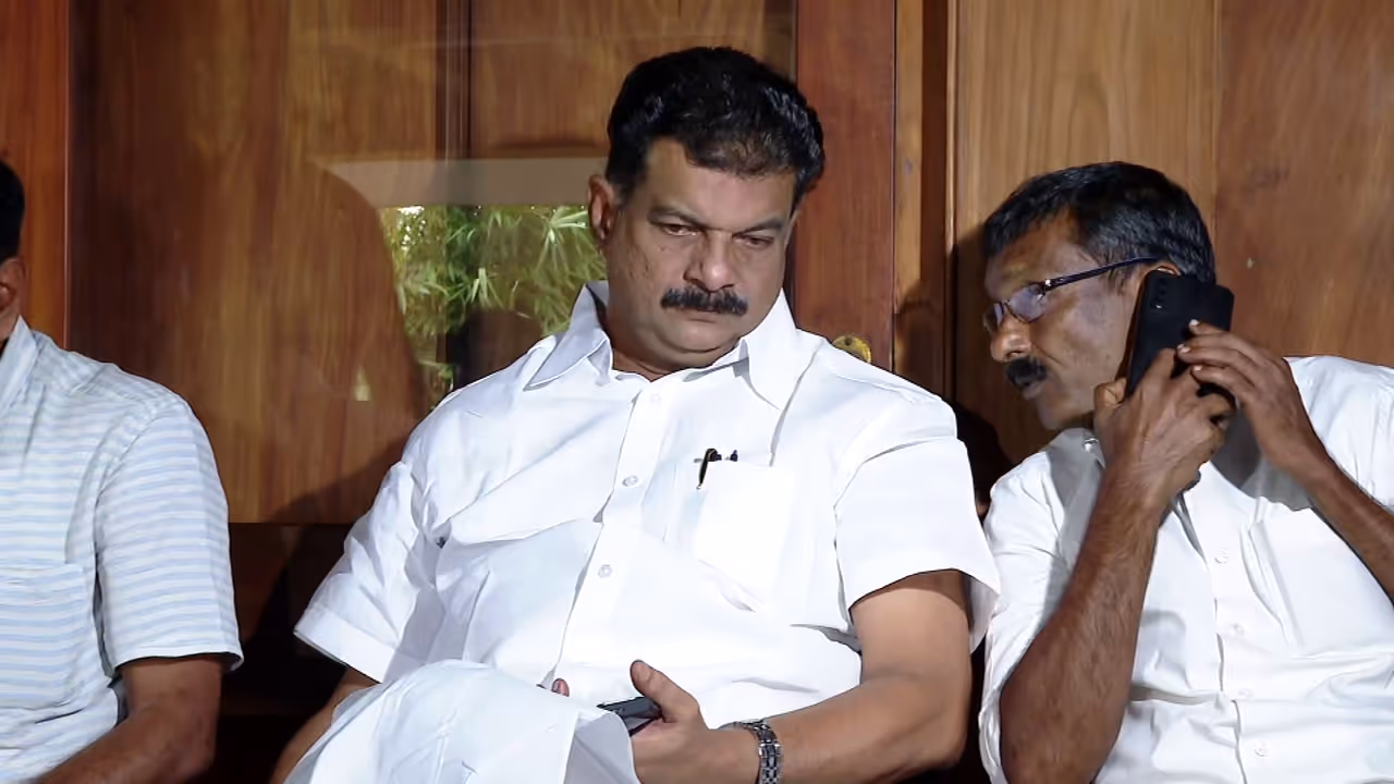 നിലമ്പൂരിൽ ഇന്ന് നിർണായക ദിനം, അൻവര് കളത്തിലിറങ്ങുമോ? തീരുമാനം ഇന്ന്; സ്ഥാനാർത്ഥിയെ പ്രഖ്യാപിക്കാൻ എൽഡിഎഫ് നിലമ്പൂരിൽ ഇന്ന് നിർണായക ദിനം, അൻവര് കളത്തിലിറങ്ങുമോ? തീരുമാനം ഇന്ന്; സ്ഥാനാർത്ഥിയെ പ്രഖ്യാപിക്കാൻ എൽഡിഎഫ്