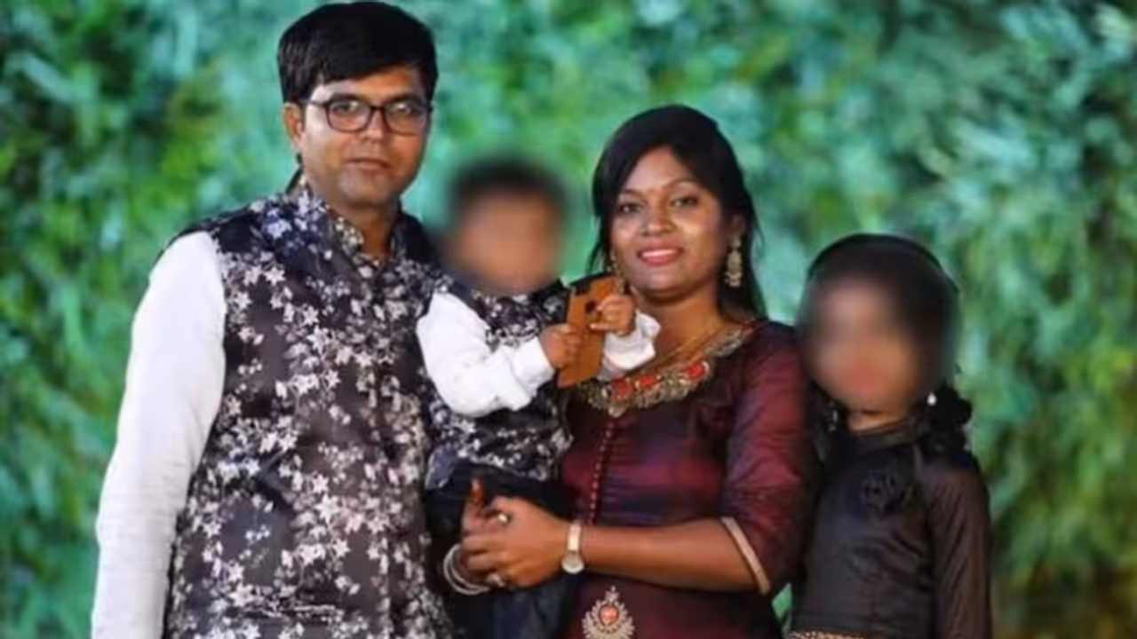 കാനഡ യുഎസ് അതിർത്തിയിൽ ഗുജറാത്തി കുടുംബം തണുത്ത് മരിച്ച സംഭവം; 2 പേർക്ക് തടവുശിക്ഷ കാനഡ യുഎസ് അതിർത്തിയിൽ ഗുജറാത്തി കുടുംബം തണുത്ത് മരിച്ച സംഭവം; 2 പേർക്ക് തടവുശിക്ഷ