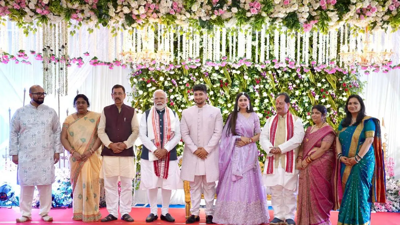 PM Modi reached a wedding in Bihar