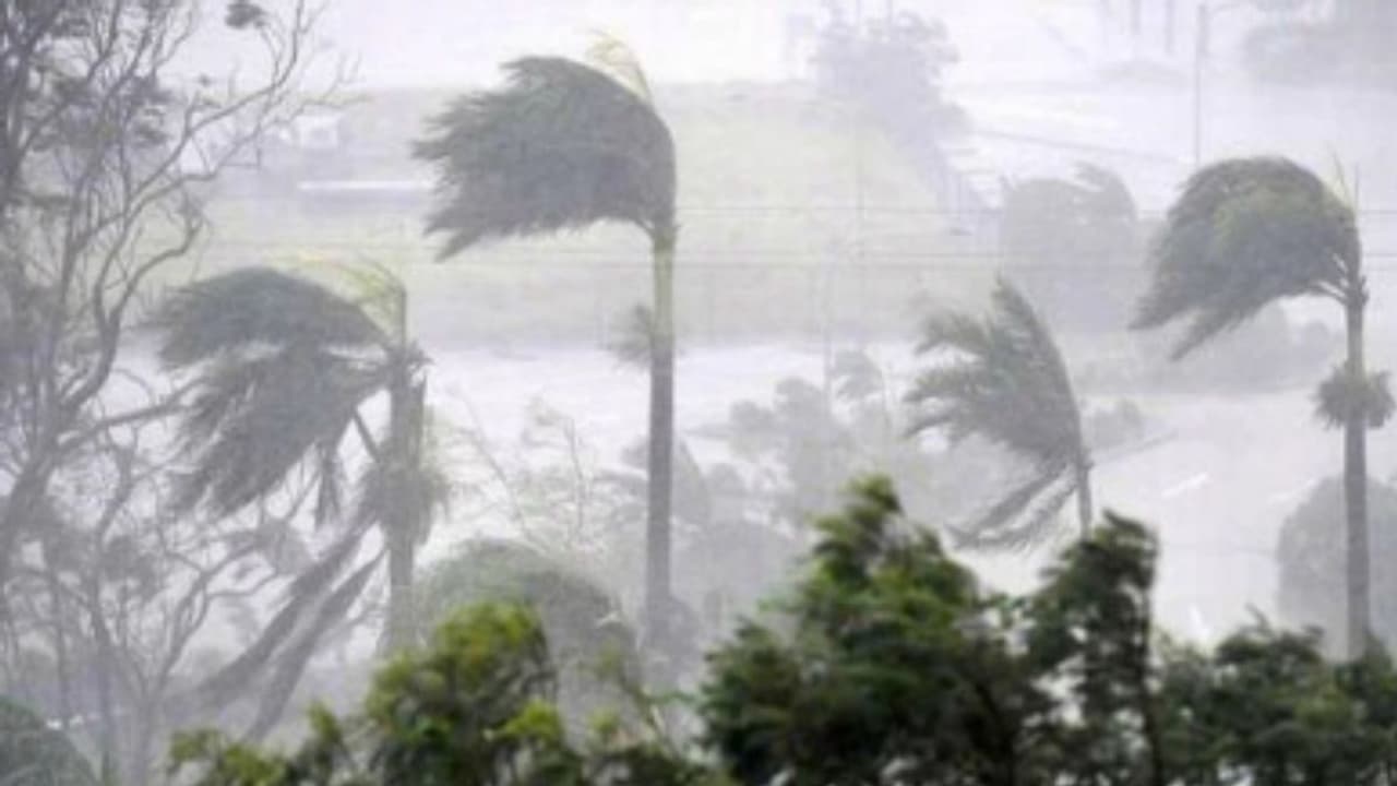 വടക്കുകിഴക്കൻ സംസ്ഥാനങ്ങളിൽ മഴക്കെടുതിയിൽ വൻനാശനഷ്ടം; 33 മരണം, മണ്ണിടിച്ചിലിൽ നിരവധിപേരെ കാണാതായി