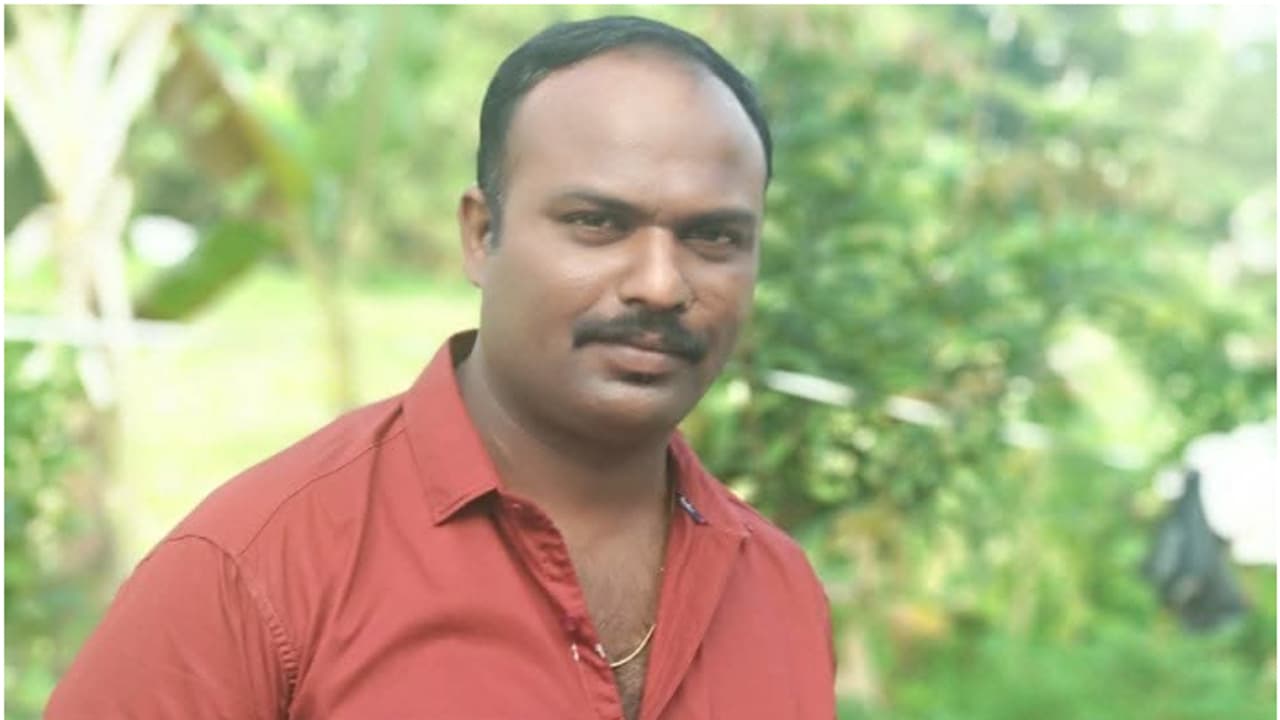 ആലപ്പുഴയിൽ യുവാവിനെ കനാലിൽ വീണു മരിച്ച നിലയിൽ കണ്ടെത്തി ആലപ്പുഴയിൽ യുവാവിനെ കനാലിൽ വീണു മരിച്ച നിലയിൽ കണ്ടെത്തി