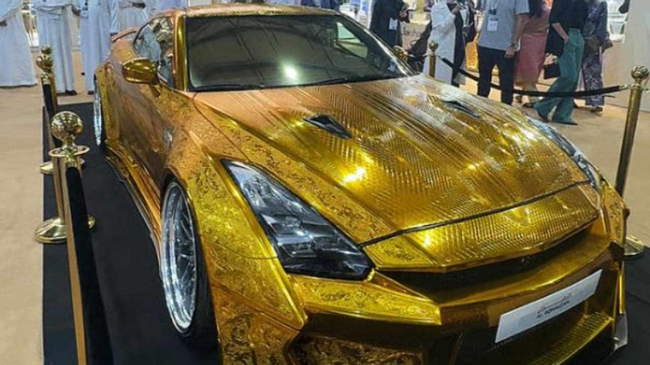 അമ്പമ്പോ! സ്വർണം പൂശിയ `ഗോഡ്സില്ല', ഷാർജ എക്സ്പോ സെന്ററിൽ കൗതുമുണർത്തിയ കാറിന്റെ വില ഇതാണ് അമ്പമ്പോ! സ്വർണം പൂശിയ `ഗോഡ്സില്ല', ഷാർജ എക്സ്പോ സെന്ററിൽ കൗതുമുണർത്തിയ കാറിന്റെ വില ഇതാണ്