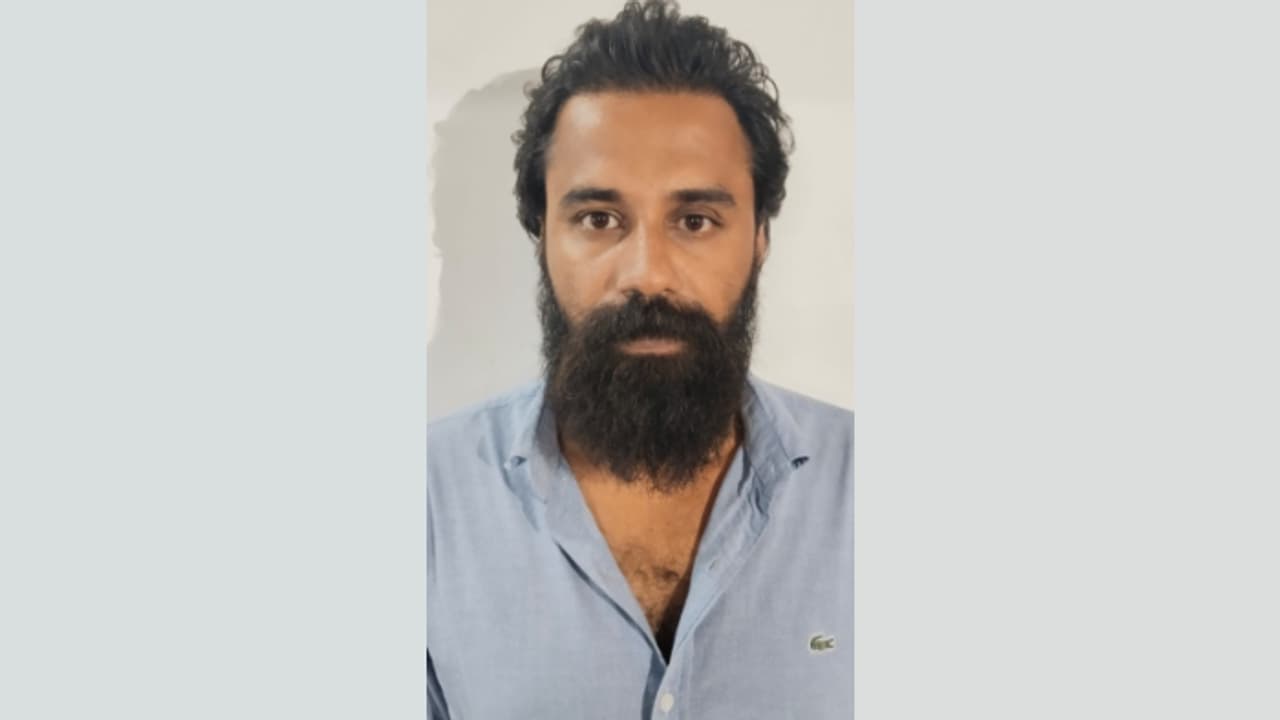 സ്വകാര്യ ഫിനാൻസ് സ്ഥാപനത്തിലെ ലോൺ തിരിച്ചടവ് തുകയുമായി മുങ്ങി, യുവാവ് അറസ്റ്റിൽ സ്വകാര്യ ഫിനാൻസ് സ്ഥാപനത്തിലെ ലോൺ തിരിച്ചടവ് തുകയുമായി മുങ്ങി, യുവാവ് അറസ്റ്റിൽ