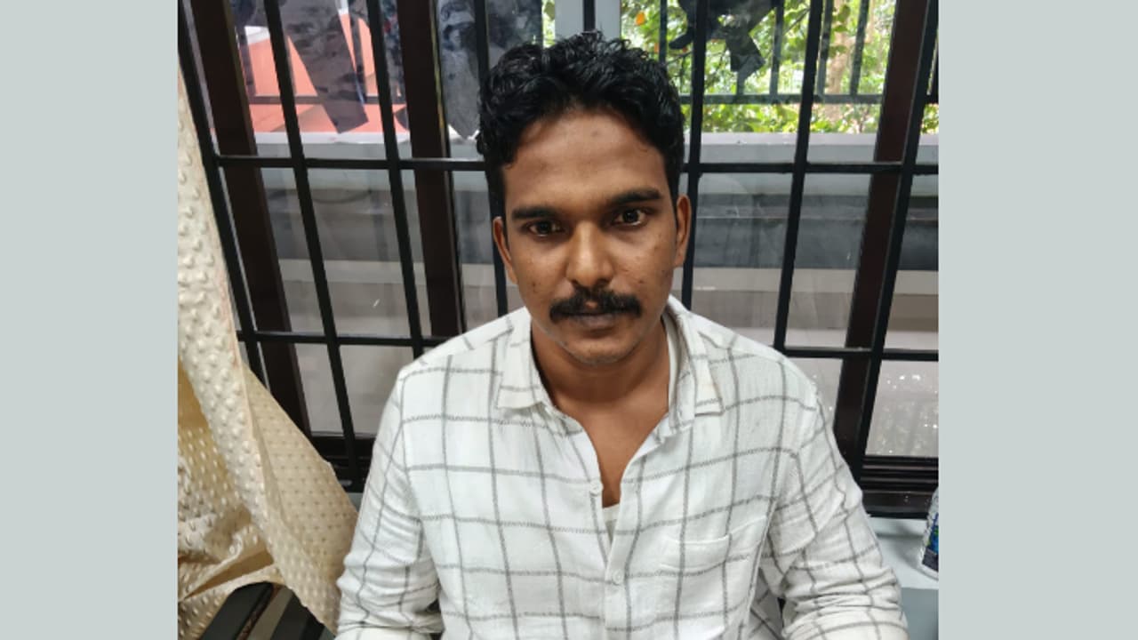 വിൽപ്പനയ്ക്കായി മയക്കുമരുന്ന് കയ്യില് വെച്ചു, യുവാവിന് 11 വർഷം തടവും പിഴയും വിധിച്ച് കോടതി വിൽപ്പനയ്ക്കായി മയക്കുമരുന്ന് കയ്യില് വെച്ചു, യുവാവിന് 11 വർഷം തടവും പിഴയും വിധിച്ച് കോടതി