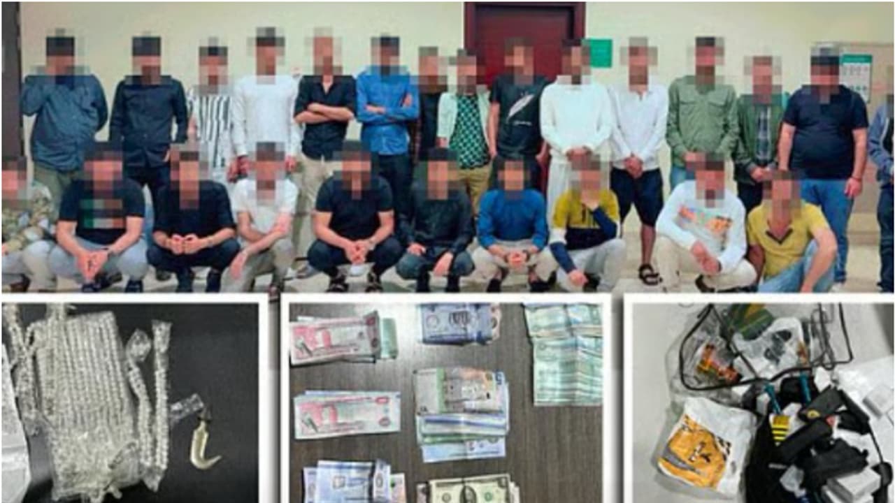 കോൾ സെന്ററിൽ കിട്ടിയ രഹസ്യ വിവരം, വിസിറ്റ് വിസയിലെത്തി ഹോട്ടലിൽ താമസിച്ച് ഭിക്ഷാടനം നടത്തിയ 41 പേർ അറസ്റ്റിൽ കോൾ സെന്ററിൽ കിട്ടിയ രഹസ്യ വിവരം, വിസിറ്റ് വിസയിലെത്തി ഹോട്ടലിൽ താമസിച്ച് ഭിക്ഷാടനം നടത്തിയ 41 പേർ അറസ്റ്റിൽ