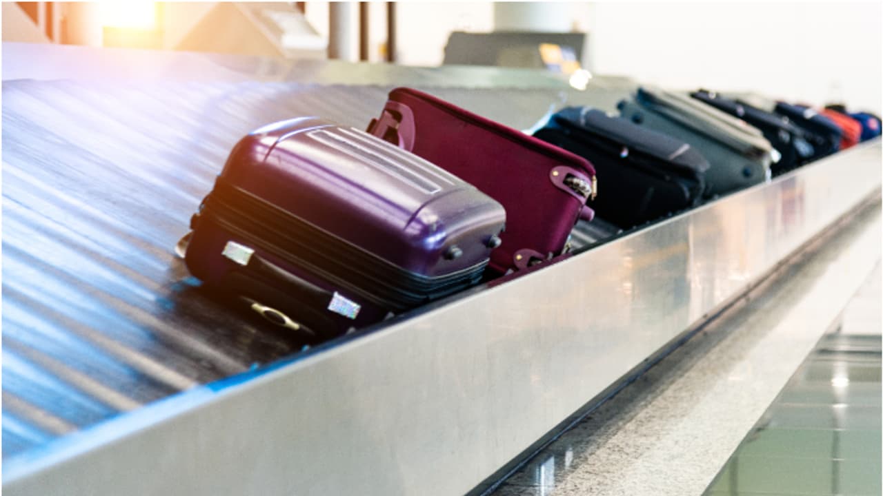 വിമാന യാത്രക്കാർക്ക് സുപ്രധാന അറിയിപ്പ്, ഈ പന്ത്രണ്ട് തരം വസ്തുക്കൾ ബാഗേജിൽ കൊണ്ടുപോകരുത്; വലിയ നിയമക്കുരുക്ക് വിമാന യാത്രക്കാർക്ക് സുപ്രധാന അറിയിപ്പ്, ഈ പന്ത്രണ്ട് തരം വസ്തുക്കൾ ബാഗേജിൽ കൊണ്ടുപോകരുത്; വലിയ നിയമക്കുരുക്ക്