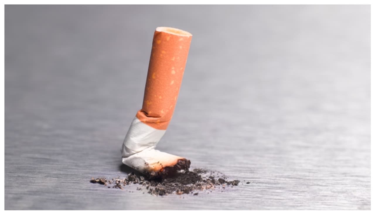  പൊതു ഇടത്ത് പുകച്ച് വിടുന്നവരോട് ദയയില്ല; പൊതു ഇടങ്ങളിലെ പുകവലി നിരോധിച്ച് ഫ്രാൻസ്