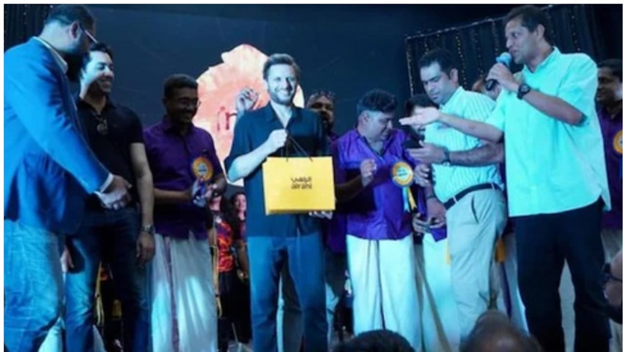 മലയാളി സംഘടനയുടെ വേദിയിൽ വന്നത് ക്ഷണിക്കാതെ, വിവാദത്തിൽ അത്ഭുതം, രാഷ്ട്രീയത്തിന് മീതെയാവണം സ്പോർട്സ്; അഫ്രീദി 