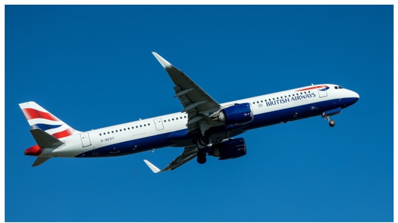 വിമാനത്തില് 37,000 അടി ഉയരത്തിൽ വച്ച് നഗ്ന നൃത്തം; ബ്രിട്ടീഷ് കാബിന് ക്രൂ അംഗം ലഹരിയില് വിമാനത്തില് 37,000 അടി ഉയരത്തിൽ വച്ച് നഗ്ന നൃത്തം; ബ്രിട്ടീഷ് കാബിന് ക്രൂ അംഗം ലഹരിയില്