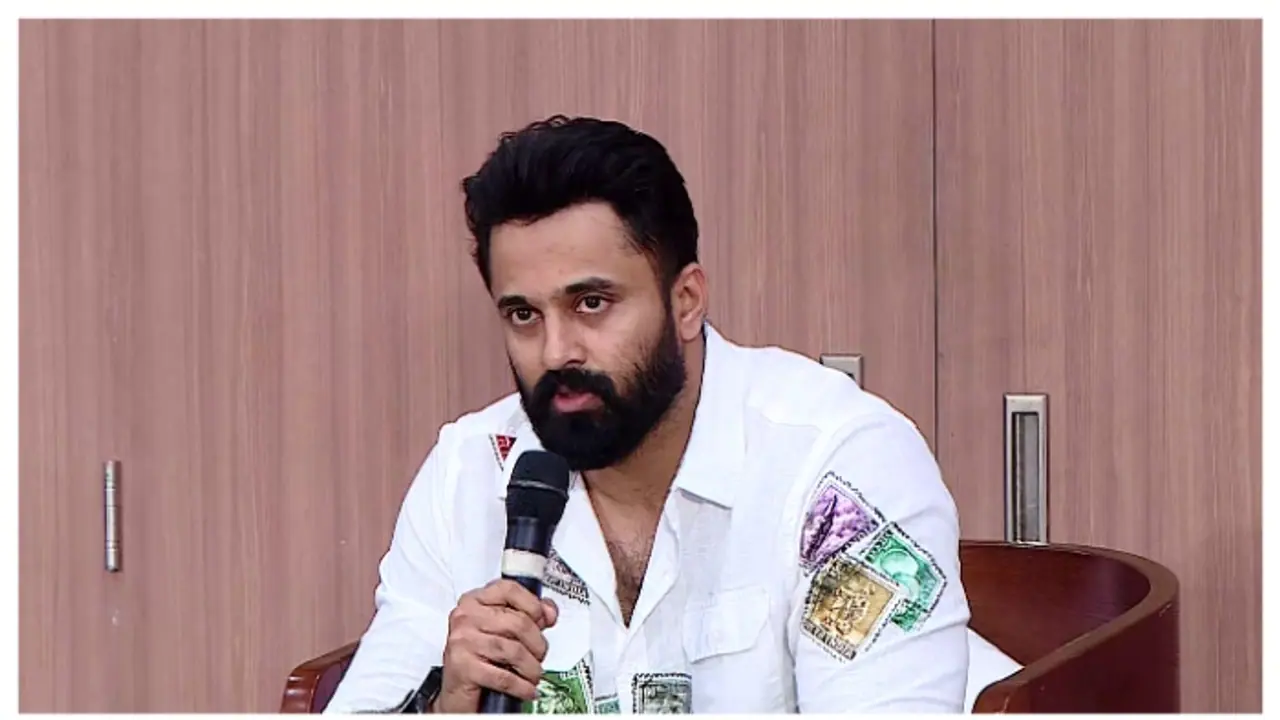 'തര്‍ക്കത്തിനിടെ വിപിന്‍റെ കൂളിംഗ് ഗ്ലാസ് വലിച്ചെറിഞ്ഞു'; വിപിനെ മര്‍ദിച്ചിട്ടില്ലെന്ന് ഉണ്ണി മുകുന്ദന്‍