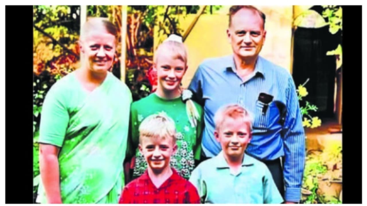 ഗ്രഹാം സ്റ്റെയിൻസിനെയും കുടുംബത്തെയും ചുട്ടുകൊന്ന കേസ്; ദാരാസിംഗിന്റെ മോചനം, തീരുമാനം നീട്ടി സര്ക്കാര് ഗ്രഹാം സ്റ്റെയിൻസിനെയും കുടുംബത്തെയും ചുട്ടുകൊന്ന കേസ്; ദാരാസിംഗിന്റെ മോചനം, തീരുമാനം നീട്ടി സര്ക്കാര്