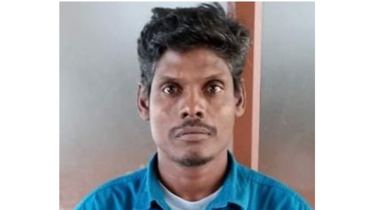 മൊബൈൽ ഫോണിനെച്ചൊല്ലിയുള്ള വാക്കുതർക്കത്തിനിടെ കോൺക്രീറ്റ് കട്ടകൊണ്ട് അയൽവാസിയുടെ തലയ്ക്കടിച്ച കേസിൽ വിധി മൊബൈൽ ഫോണിനെച്ചൊല്ലിയുള്ള വാക്കുതർക്കത്തിനിടെ കോൺക്രീറ്റ് കട്ടകൊണ്ട് അയൽവാസിയുടെ തലയ്ക്കടിച്ച കേസിൽ വിധി