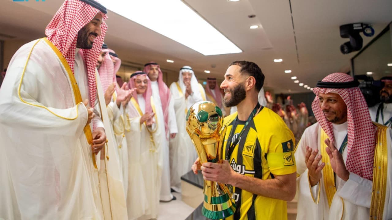 സൗദിയിലെ കിങ് സൽമാൻ കപ്പ് ഫുട്ബാളിൽ അൽ ഇത്തിഹാദിന് ജയം, കിരീടാവകാശി കപ്പ് സമ്മാനിച്ചു സൗദിയിലെ കിങ് സൽമാൻ കപ്പ് ഫുട്ബാളിൽ അൽ ഇത്തിഹാദിന് ജയം, കിരീടാവകാശി കപ്പ് സമ്മാനിച്ചു