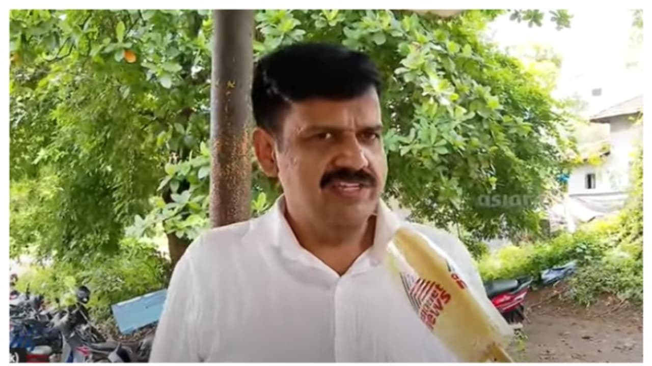 'സ്ഥാനാർത്ഥിയെ ഔട്ട്സോഴ്സിംഗ് ചെയ്യേണ്ട ഗതികേടിൽ ബിജെപി എത്തി'; സന്ദീപ് വാര്യർ 'സ്ഥാനാർത്ഥിയെ ഔട്ട്സോഴ്സിംഗ് ചെയ്യേണ്ട ഗതികേടിൽ ബിജെപി എത്തി'; സന്ദീപ് വാര്യർ