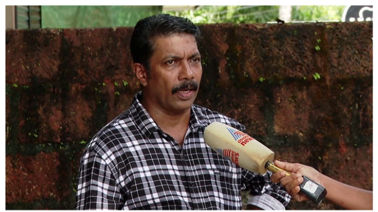 പിടിച്ചത് എംഡിഎംഎ എന്നാരോപിച്ച് യുവാക്കളെ ജയിലിലാക്കി, ഒടുവിൽ കൽക്കണ്ടമെന്ന് തെളിഞ്ഞു; ഫോണിൽ ഭീഷണിയെന്ന് പരാതി