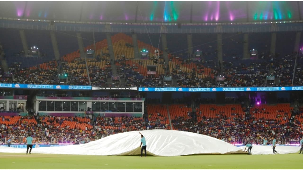 മുംബൈ പഞ്ചാബ് രണ്ടാം ക്വാളിഫയറിൽ വില്ലനായി മഴ; 5 ഓവര് മത്സരമെങ്കിലും നടത്താനുള്ള സമയ പരിധി എത്ര? മുംബൈ പഞ്ചാബ് രണ്ടാം ക്വാളിഫയറിൽ വില്ലനായി മഴ; 5 ഓവര് മത്സരമെങ്കിലും നടത്താനുള്ള സമയ പരിധി എത്ര?