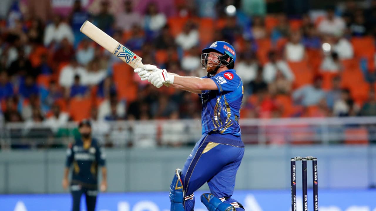 പൈസ വസൂല്; പകരക്കാരനായെത്തി മുംബൈ ഇന്ത്യന്സിന്റെ ഭാഗ്യതാരമായി ജോണി ബെയ്ര്സ്റ്റോ പൈസ വസൂല്; പകരക്കാരനായെത്തി മുംബൈ ഇന്ത്യന്സിന്റെ ഭാഗ്യതാരമായി ജോണി ബെയ്ര്സ്റ്റോ