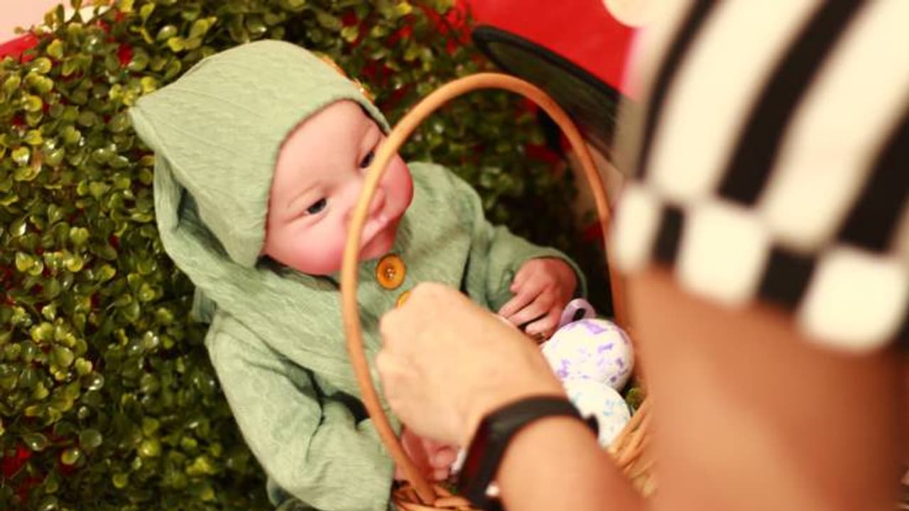 കുഞ്ഞുങ്ങളല്ല, കയ്യിലുള്ളത് കുഞ്ഞുങ്ങളെപ്പോലുള്ള പാവകൾ, ചികിത്സതേടി ആശുപത്രിയില് വരെ എത്തി, വന്ചര്ച്ച കുഞ്ഞുങ്ങളല്ല, കയ്യിലുള്ളത് കുഞ്ഞുങ്ങളെപ്പോലുള്ള പാവകൾ, ചികിത്സതേടി ആശുപത്രിയില് വരെ എത്തി, വന്ചര്ച്ച