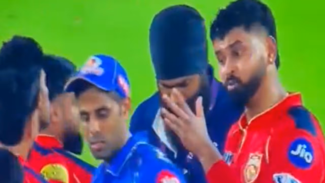 'നീ എന്‍റെ അടുത്തുവരരുത്', വിജയത്തിനൊടുവിൽ സഹതാരത്തോട് പൊട്ടിത്തെറിച്ച് ശ്രേയസ്; ഹസ്തദാനത്തിനും വിസമ്മതിച്ചു