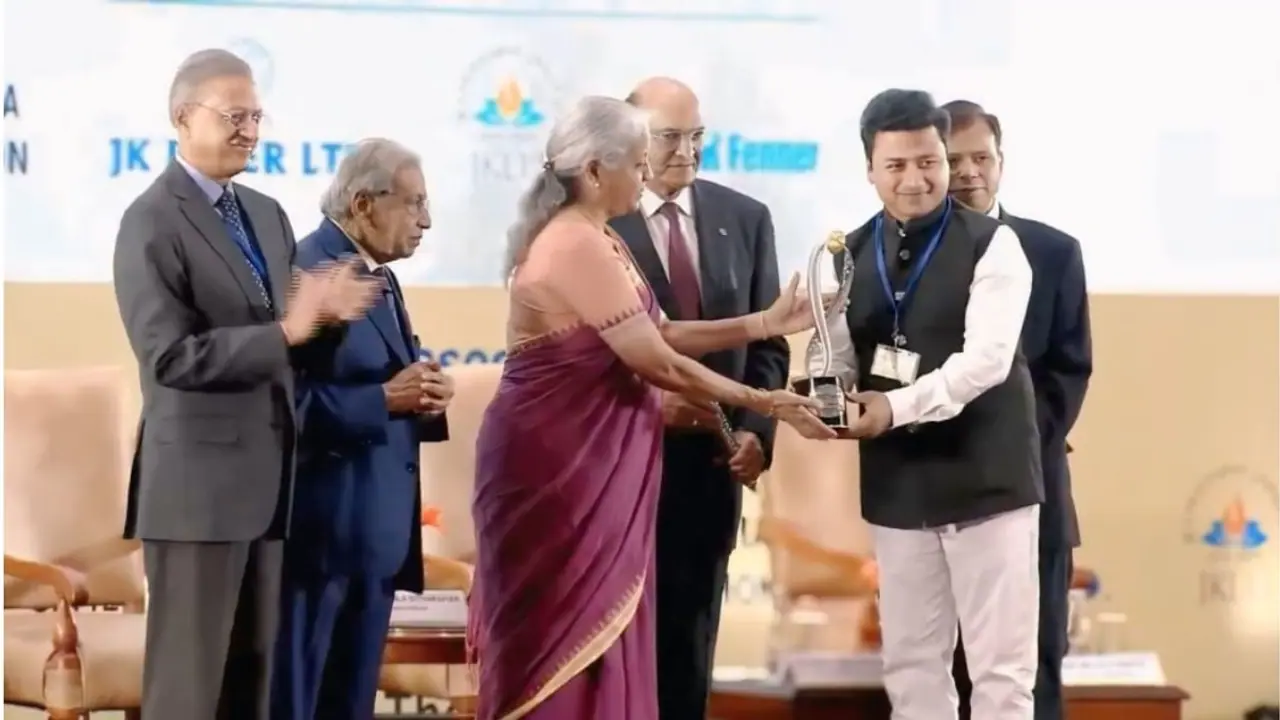 Padma Shri Awardee Kailash Chandra Agarwal Receives IIM Lucknow National Leadership Award 2023 24