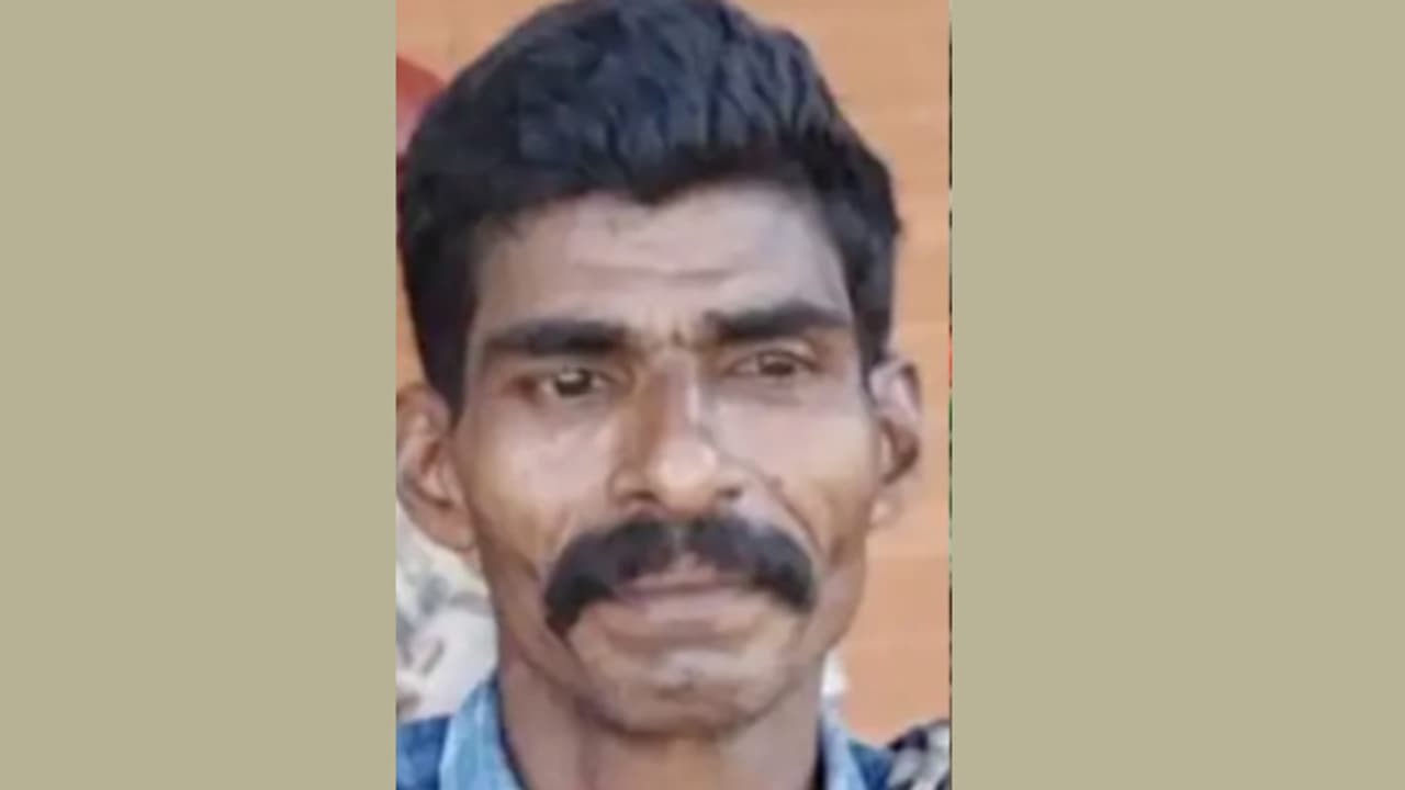 വയനാട്ടിലേക്ക് ജോലിക്ക് പോകുന്നതിനിടെ കാര് സ്കൂട്ടറില് ഇടിച്ച് കൊക്കയിലേക്ക് മറിഞ്ഞ് മധ്യവയസ്കൻ മരിച്ചു വയനാട്ടിലേക്ക് ജോലിക്ക് പോകുന്നതിനിടെ കാര് സ്കൂട്ടറില് ഇടിച്ച് കൊക്കയിലേക്ക് മറിഞ്ഞ് മധ്യവയസ്കൻ മരിച്ചു