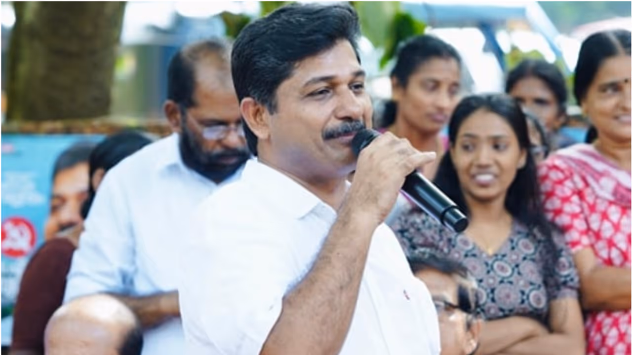 'കവളപ്പാറയിൽ ആദ്യം എത്തിയവരിൽ ഒരാളാണ് ഞാൻ'; എത്തിയില്ലെന്ന് പറയുന്നത് ഓർമക്കുറവ് കൊണ്ടാകാമെന്ന് സ്വരാജ്