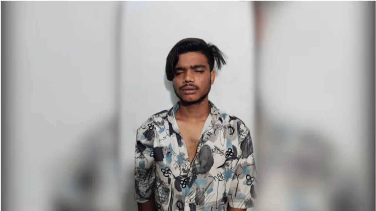 ജോലി നൽകാമെന്ന് പറഞ്ഞ് പെണ്കുട്ടിയെ കോഴിക്കോട്ടെത്തിച്ച് പീഡനം; സെക്സ് റാക്കറ്റ് കേസിൽ ഒരാൾ കൂടി പിടിയിൽ ജോലി നൽകാമെന്ന് പറഞ്ഞ് പെണ്കുട്ടിയെ കോഴിക്കോട്ടെത്തിച്ച് പീഡനം; സെക്സ് റാക്കറ്റ് കേസിൽ ഒരാൾ കൂടി പിടിയിൽ