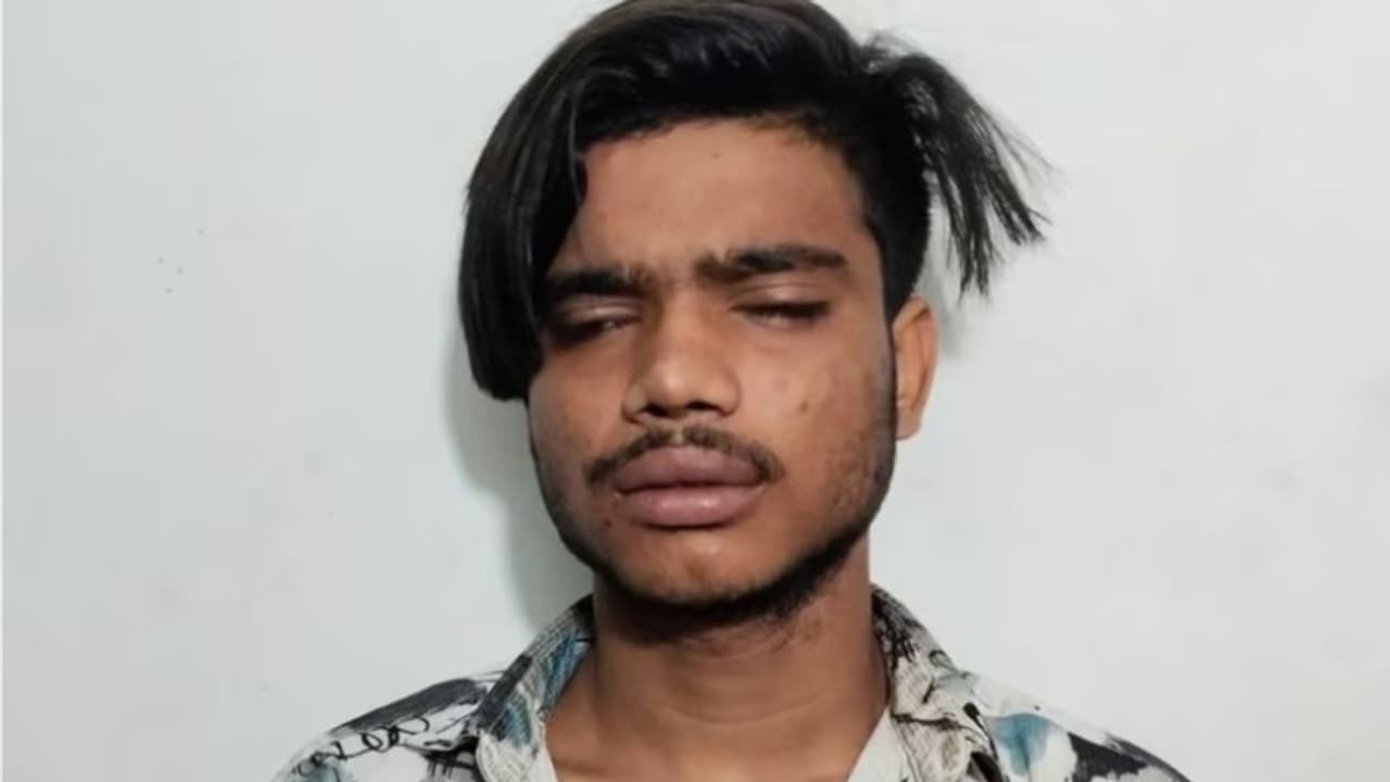 ഇൻസ്റ്റഗ്രാമിലെ പെൺസുഹൃത്തിന് ജോലി വാഗ്ദാനം ചെയ്ത് കൊണ്ടുവന്നത് സെക്സ് റാക്കറ്റിലേക്ക്, ഒരാൾ കൂടി പിടിയിൽ ഇൻസ്റ്റഗ്രാമിലെ പെൺസുഹൃത്തിന് ജോലി വാഗ്ദാനം ചെയ്ത് കൊണ്ടുവന്നത് സെക്സ് റാക്കറ്റിലേക്ക്, ഒരാൾ കൂടി പിടിയിൽ