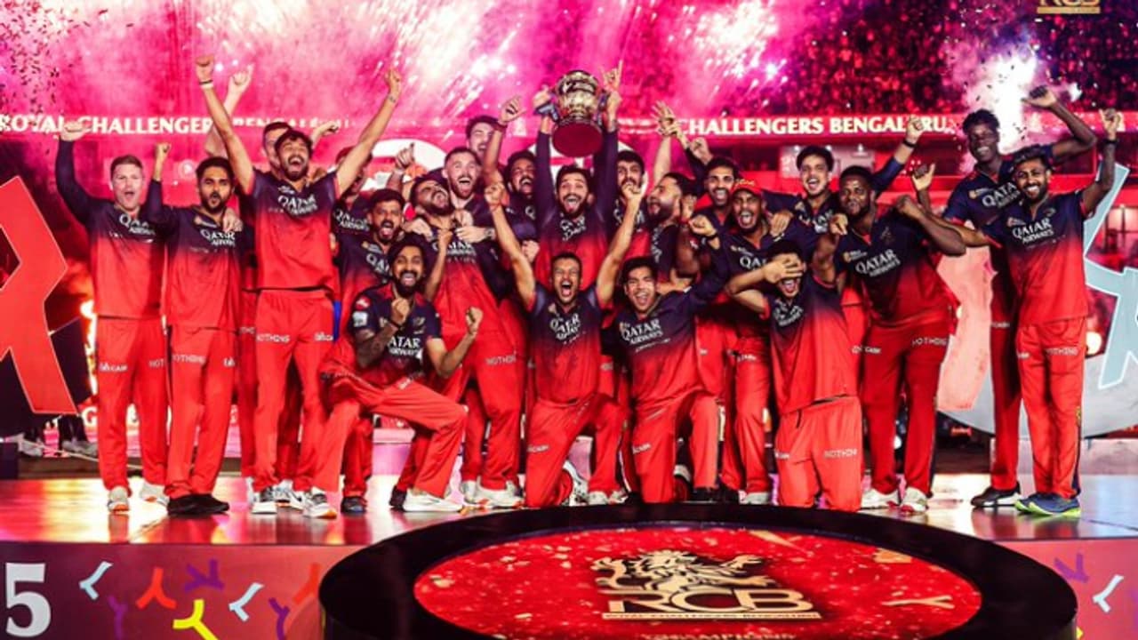 ഒടുവിൽ ആ മോഹകപ്പില്‍ മുത്തമിട്ട് ആർസിബി, ഐപിഎൽ കിരീടപ്പോരിൽ പഞ്ചാബിനെ വീഴ്ത്തിയത് 6 റൺസിന്