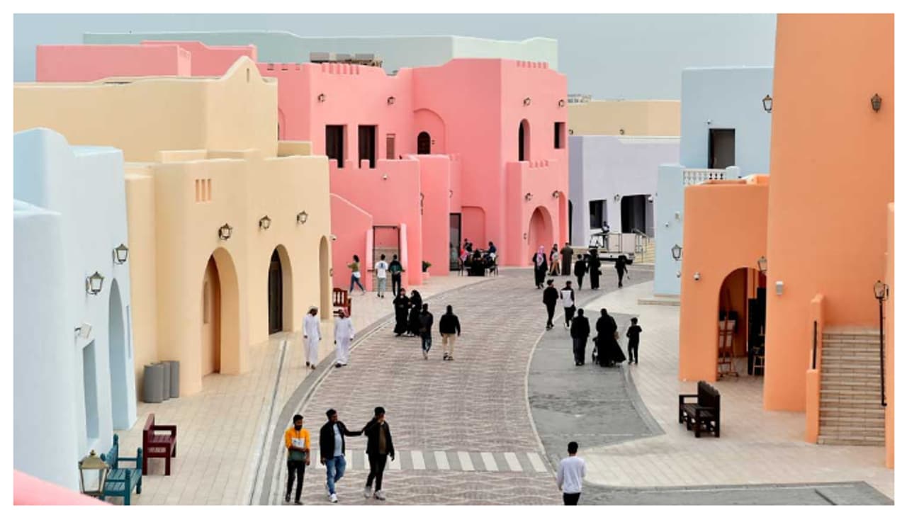 ഓൾഡ് ദോഹ പോർട്ടിൽ 'കൂളായി' നടക്കാം; മി​ന ഡി​സ്​​​ട്രി​ക്​​ടി​ലെ ന​ട​പ്പാ​ത​ക​ളി​ൽ ഓപ്പൺ എയർ കൂളിങ് സംവിധാനം 