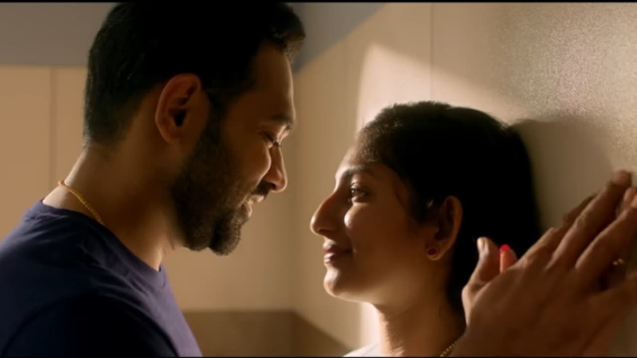 ആസിഫ് അലി ചിത്രം ആഭ്യന്തര കുറ്റവാളിയിലെ 'താരം താരിടും' ഗാനം റിലീസായി ആസിഫ് അലി ചിത്രം ആഭ്യന്തര കുറ്റവാളിയിലെ 'താരം താരിടും' ഗാനം റിലീസായി