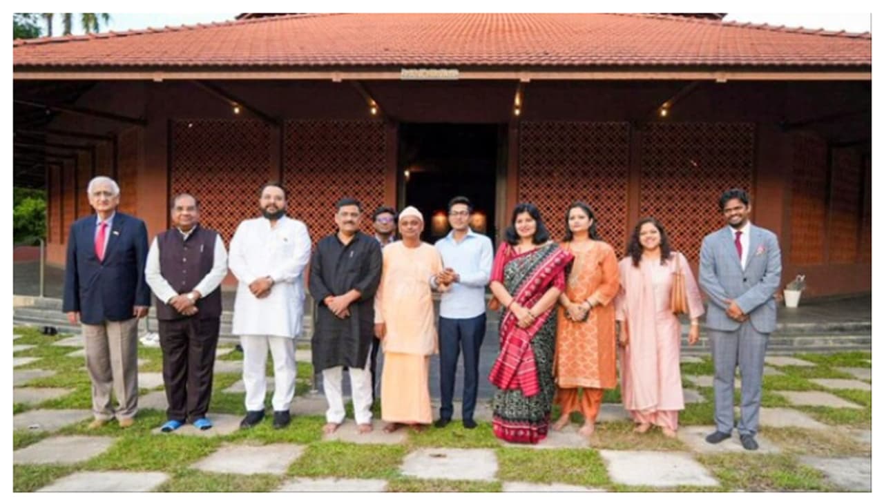 'മുസ്ലിം ഐക്യം' ചൂണ്ടിക്കാട്ടി ഇന്ത്യൻ പ്രതിനിധി സംഘത്തിന്റെ സന്ദർശനം തടസ്സപ്പെടുത്താൻ പാക് ശ്രമം, പക്ഷേ... 'മുസ്ലിം ഐക്യം' ചൂണ്ടിക്കാട്ടി ഇന്ത്യൻ പ്രതിനിധി സംഘത്തിന്റെ സന്ദർശനം തടസ്സപ്പെടുത്താൻ പാക് ശ്രമം, പക്ഷേ...