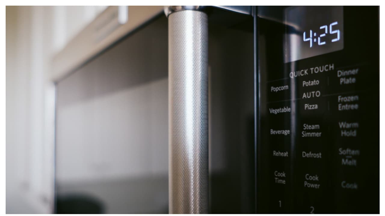 ചൂടാക്കുന്നതിനൊപ്പം മൈക്രോവേവിൽ ഇങ്ങനെ കൂടെ ചെയ്തു നോക്കൂ