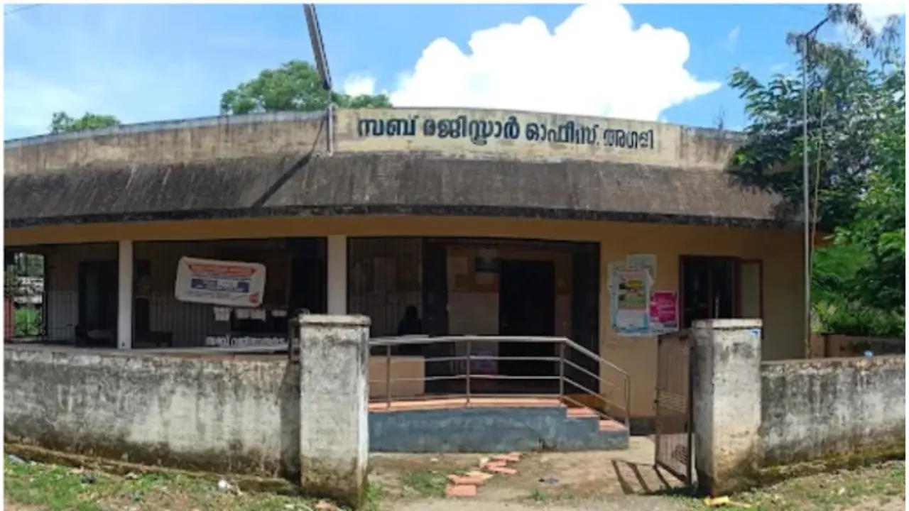 ഭൂമിയില്ലെങ്കിലും വിൽപന തകൃതി; മൂപ്പിൽ നായർ കുടുംബം വീണ്ടും ഭൂമി വിറ്റു, ഒരു നടപടിയുമെടുക്കാതെ സർക്കാർ ഭൂമിയില്ലെങ്കിലും വിൽപന തകൃതി; മൂപ്പിൽ നായർ കുടുംബം വീണ്ടും ഭൂമി വിറ്റു, ഒരു നടപടിയുമെടുക്കാതെ സർക്കാർ