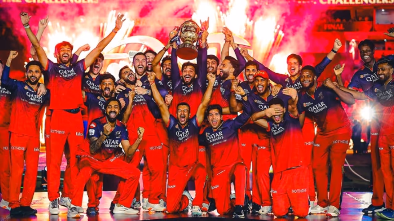 ഒറ്റയാള്‍ പടയായിരുന്നില്ല! ബെംഗളൂരു എങ്ങനെ ഒരു വിന്നിങ് ടീമായി മാറി?