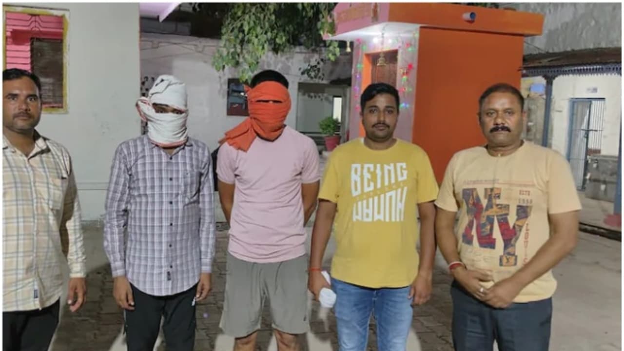 പൊലീസ് കോൺസ്റ്റബിൾ പരീക്ഷക്കെത്തിയ ചിലരുടെ ആധാറിൽ സംശയം, അടിക്കടി ഫോട്ടോയും വിരലടയാളങ്ങളും മാറ്റി വൻ തട്ടിപ്പ്