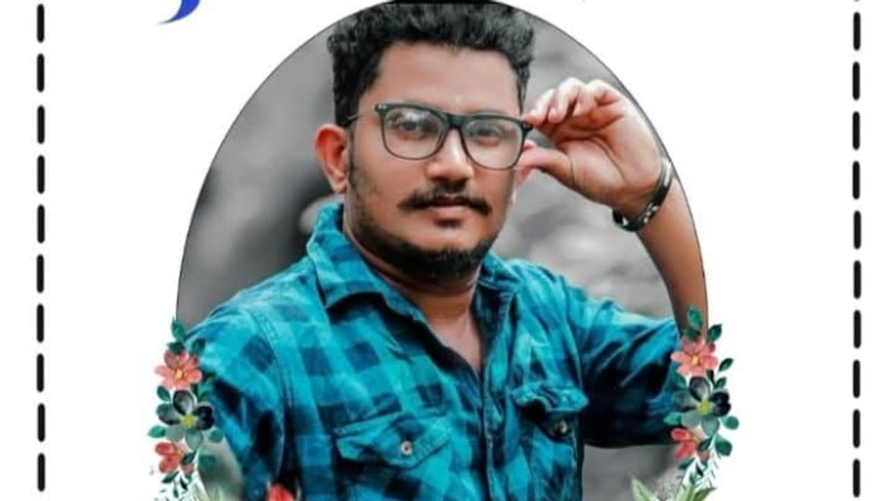 'പറഞ്ഞത് സൈക്കിളിൽ നിന്ന് വീണെന്ന്', കല്യാണ വീട്ടിലെ വഴക്ക്, യുവാവിനെ കൂട്ടുകാർ തല്ലി; യുവാവിന് ദാരുണാന്ത്യം 'പറഞ്ഞത് സൈക്കിളിൽ നിന്ന് വീണെന്ന്', കല്യാണ വീട്ടിലെ വഴക്ക്, യുവാവിനെ കൂട്ടുകാർ തല്ലി; യുവാവിന് ദാരുണാന്ത്യം