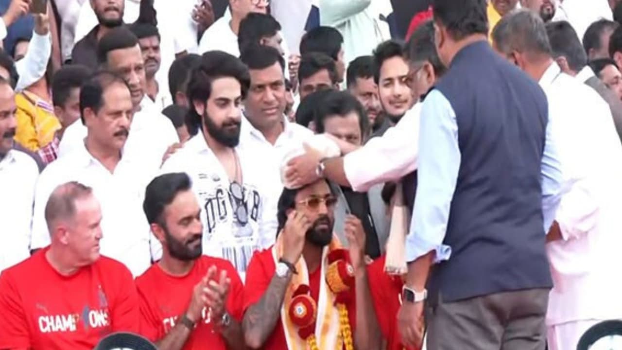 RCB players being felicitated at the Vidhana Soudha RCB players being felicitated at the Vidhana Soudha