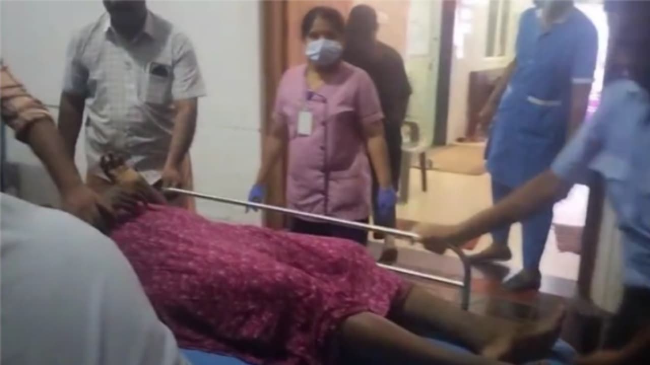 വീട്ടുമുറ്റത്ത് എത്തിയ കാട്ടാനയുടെ ആക്രമണം: കണ്ണൂരിൽ വീട്ടമ്മയ്ക്ക് ഗുരുതര പരിക്ക് വീട്ടുമുറ്റത്ത് എത്തിയ കാട്ടാനയുടെ ആക്രമണം: കണ്ണൂരിൽ വീട്ടമ്മയ്ക്ക് ഗുരുതര പരിക്ക്