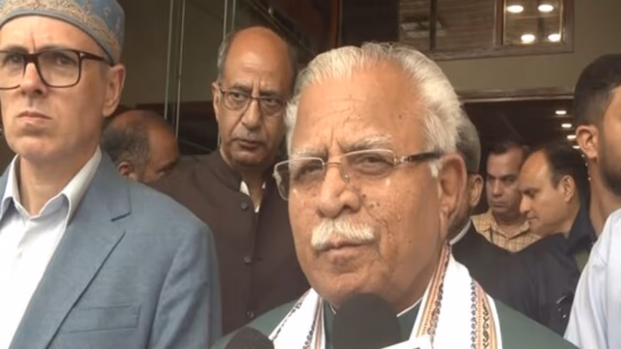 Union Minister Manohar Lal Khattar with Jammu and Kashmir CM Omar Abdullah while speaking to reporters in Srinagar (Photo: ANI) Union Minister Manohar Lal Khattar with Jammu and Kashmir CM Omar Abdullah while speaking to reporters in Srinagar (Photo: ANI)