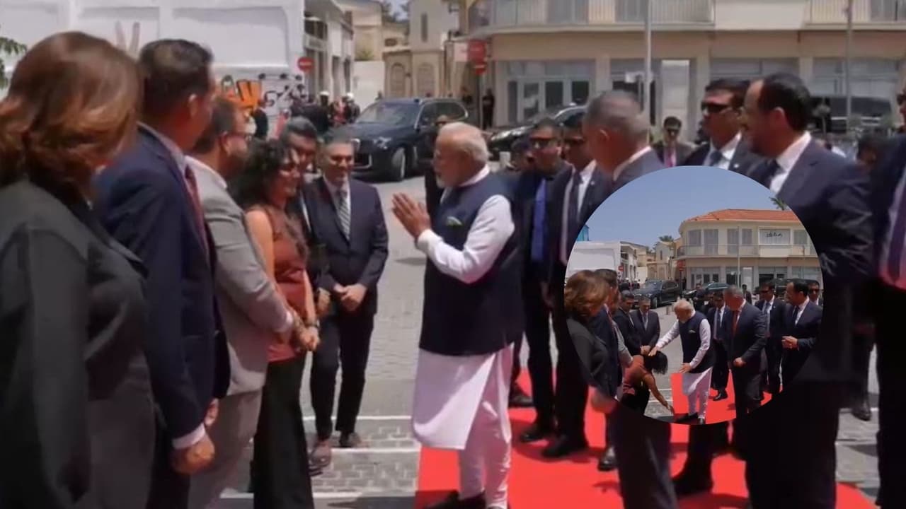 Cyprus council member Michaela Kythreoti Mhlapa touches PM Modi’s feet (Photo/ ANI)