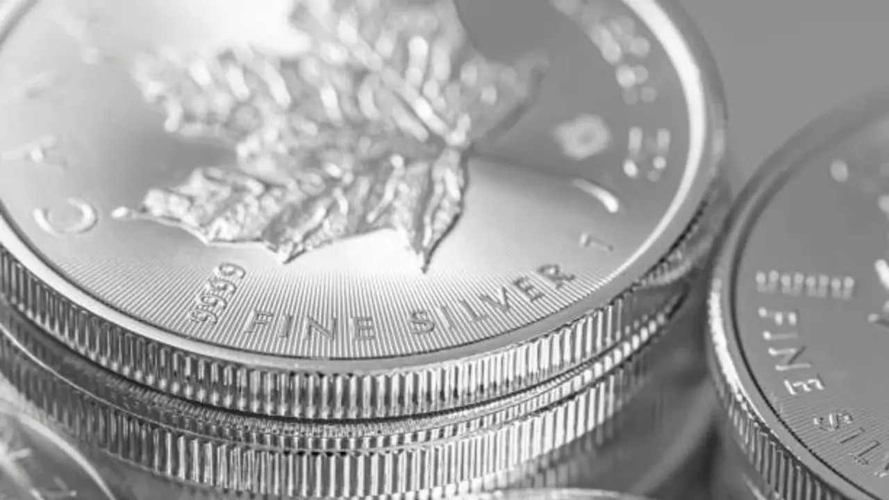 Best money attraction remedy with rice and silver coin Best money attraction remedy with rice and silver coin