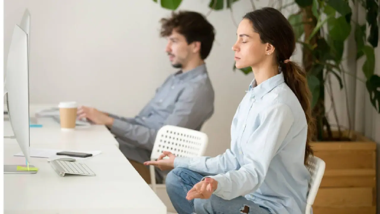 Yoga to relax your mind in the office Yoga to relax your mind in the office