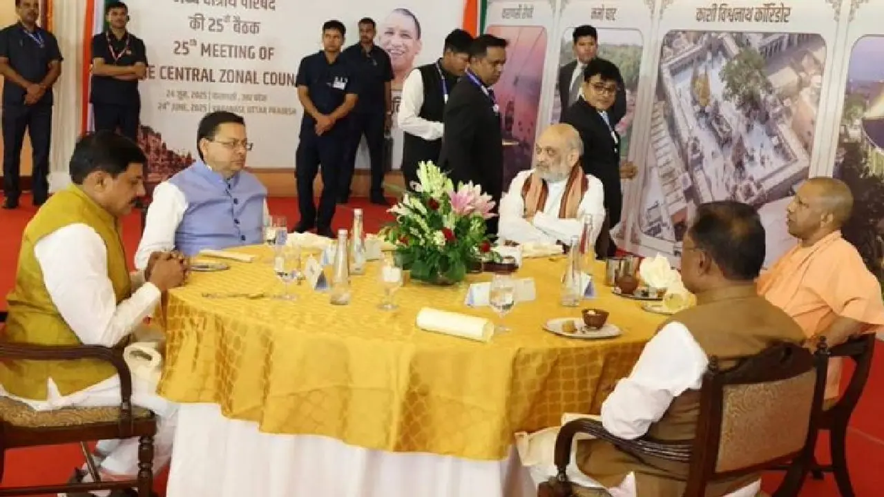 Amit Shah held a meeting in Varanasi Amit Shah held a meeting in Varanasi