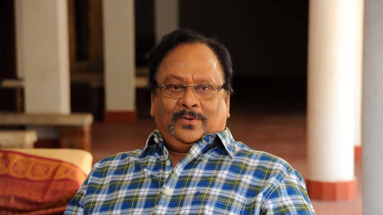 విలన్గా కెరీర్ ప్రారంభించిన కృష్ణంరాజు హీరోగా మారిన సందర్భం విలన్గా కెరీర్ ప్రారంభించిన కృష్ణంరాజు హీరోగా మారిన సందర్భం